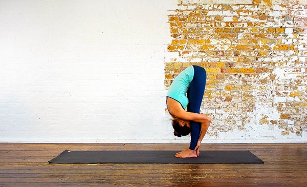 Công việc buộc phải đi đứng quá nhiều? Đây là bài tập yoga cần cho bạn